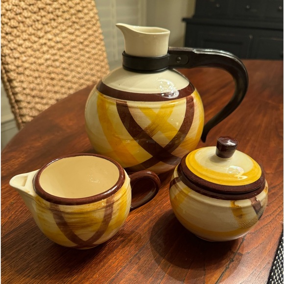 Vintage set of MCM Vernon Kilns (Vernonware) Pottery - Picture 1 of 9